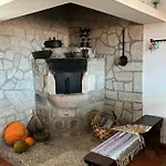Casa Da Pedrada *